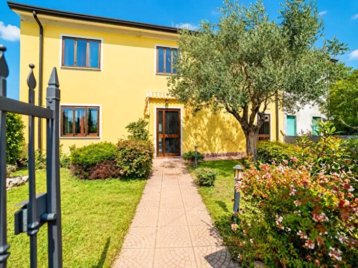 Casa con 7 locali in vendita in Via Begozza, Villimpenta