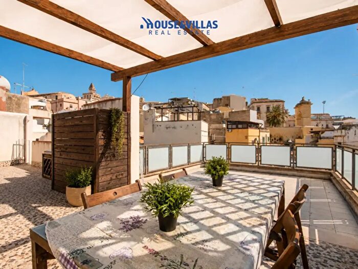 Casa trilocale in vendita in Via Nicolò Mandalà, Noto