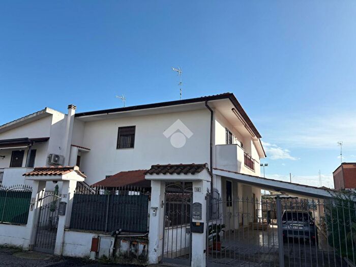 Casa quadrilocale in vendita in Via dei Siculi, Latina