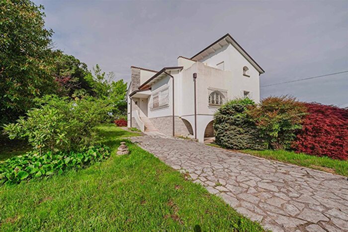 Casa con 7 locali in vendita in San Pietro di Feletto, San Pietro Di Feletto