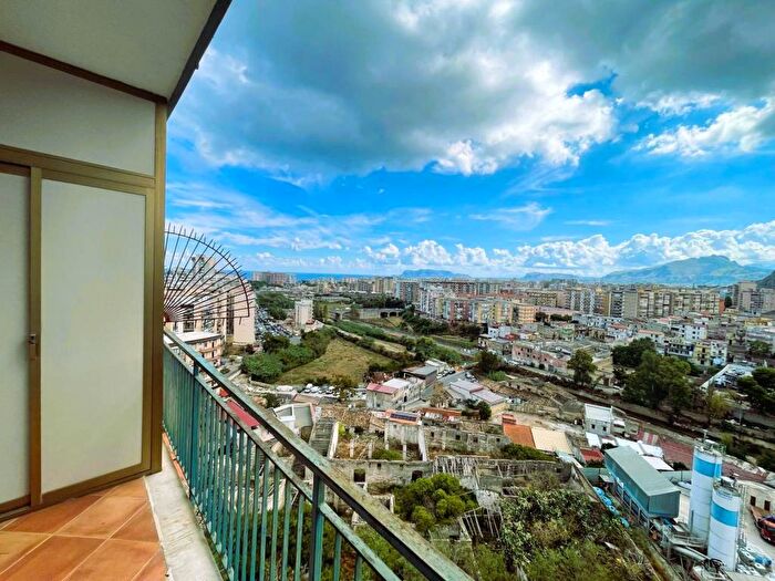 Appartamento quadrilocale in affitto in Via Sebastiano la Franca, Oreto Perez, Palermo