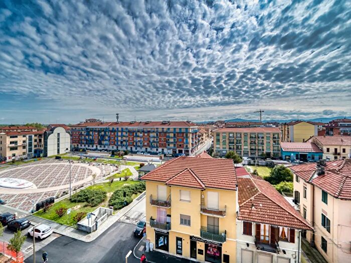 Appartamento trilocale in vendita in Via Nazario Sauro, Venaria Reale