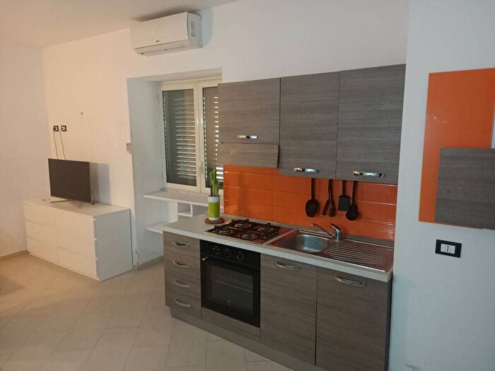 Appartamento bilocale in affitto in Vicolo Secondo DOssuna, Zisa, Palermo