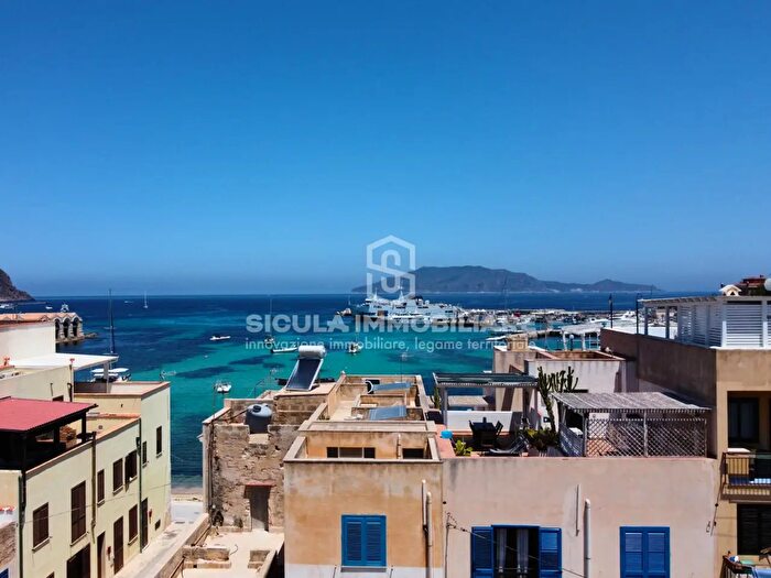 Appartamento quadrilocale in vendita in Via G d'Annunzio, Favignana