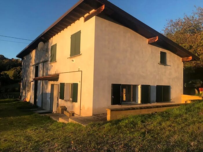 Casa con 6 locali in vendita in Farini