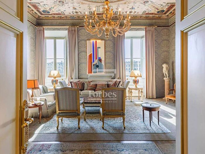 Appartamento con 6 locali in affitto in Lungarno Amerigo Vespucci, Borgo Ognissanti Il Prato, Firenze