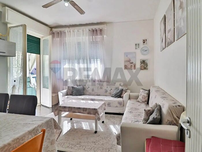 Appartamento trilocale in vendita in Via Reggio, Parma