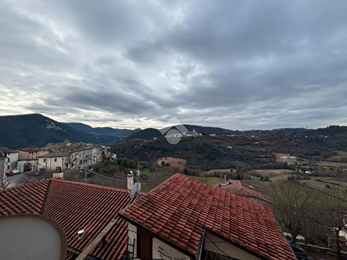 Appartamento quadrilocale in vendita in Via Castellana, Terni
