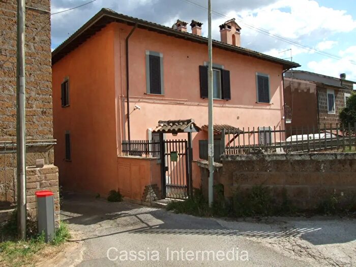 Appartamento trilocale in affitto in Via Roma, Castel Sant'Elia