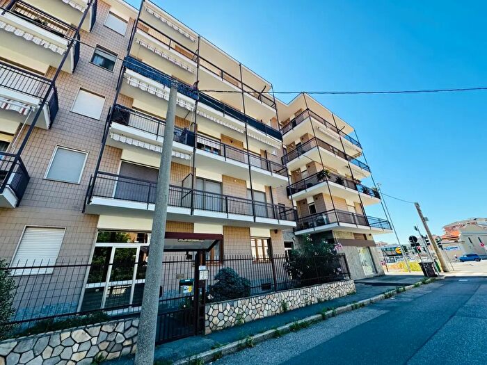Appartamento trilocale in vendita in Via Novalesa, Collegno