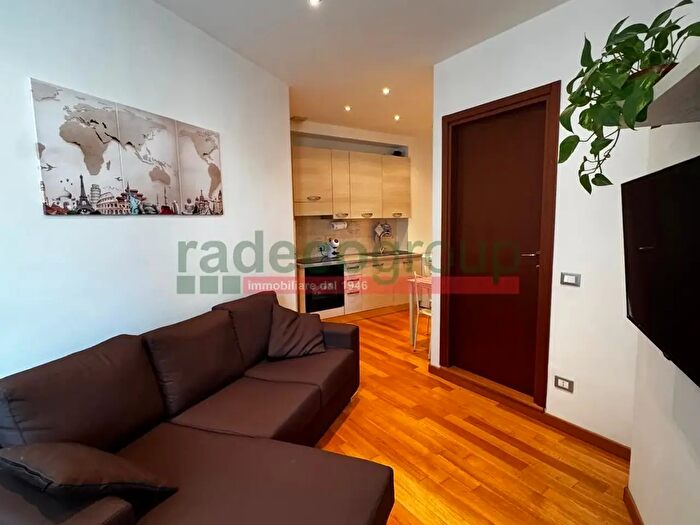 Appartamento bilocale in vendita in Via Montebello, Livorno