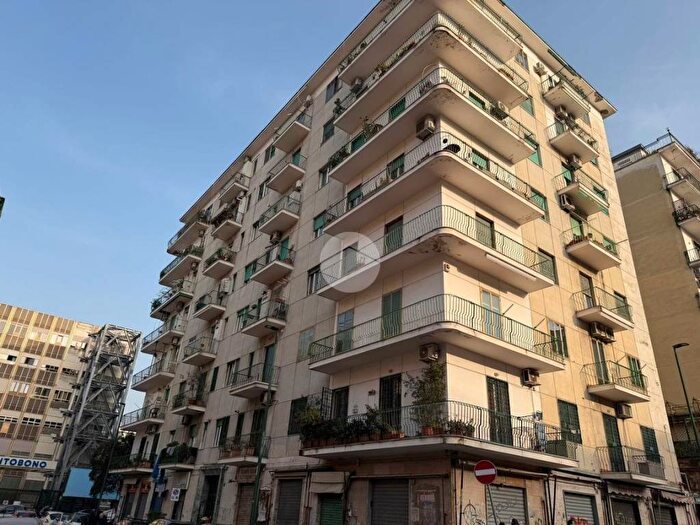 Appartamento con 6 locali in affitto in Via Sebastiano Conca, Arenella, Napoli