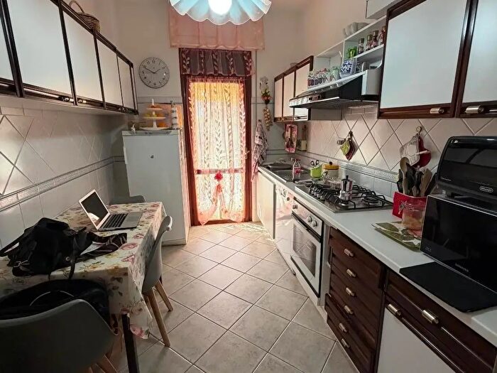 Appartamento con 6 locali in vendita in Carrara