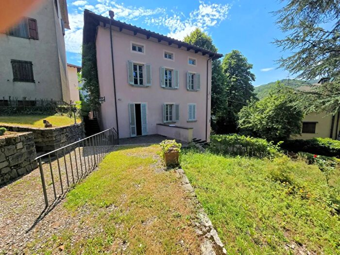 Appartamento quadrilocale in vendita in Via Giuseppe Tigri, Abetone Cutigliano
