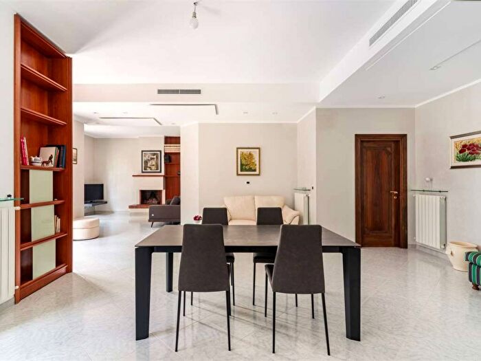 Appartamento con 6 locali in affitto in Centro, Carovigno