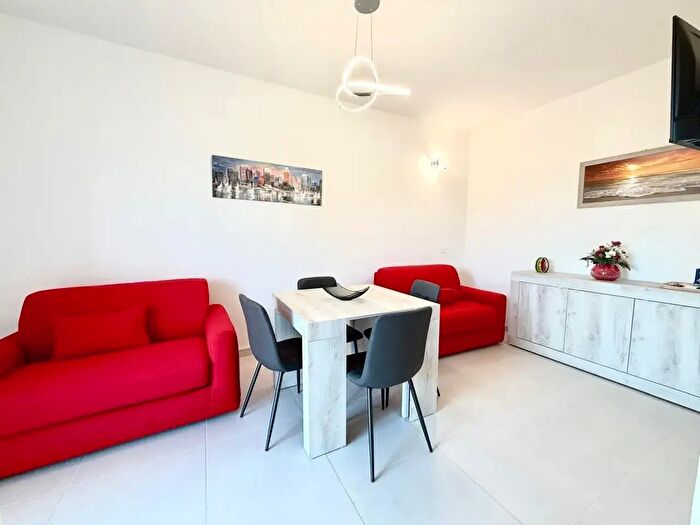 Appartamento bilocale in vendita in Via Foscolo, Camaiore