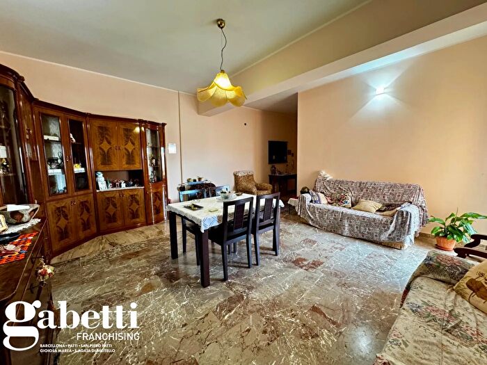 Appartamento quadrilocale in vendita in Via Fratelli Cervi, Patti