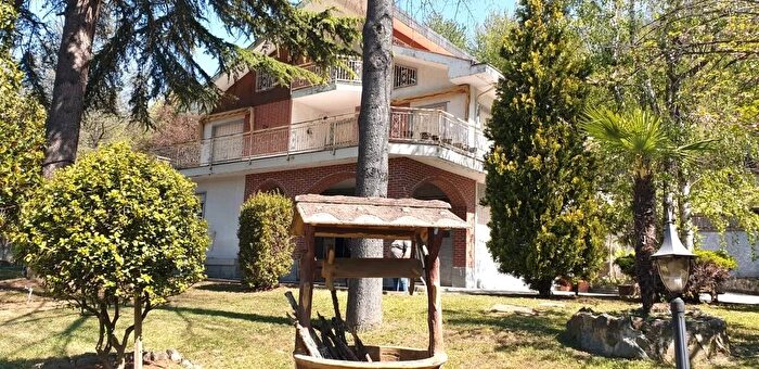 Casa con 9 locali in vendita in Via Stazione Sn, Brozolo