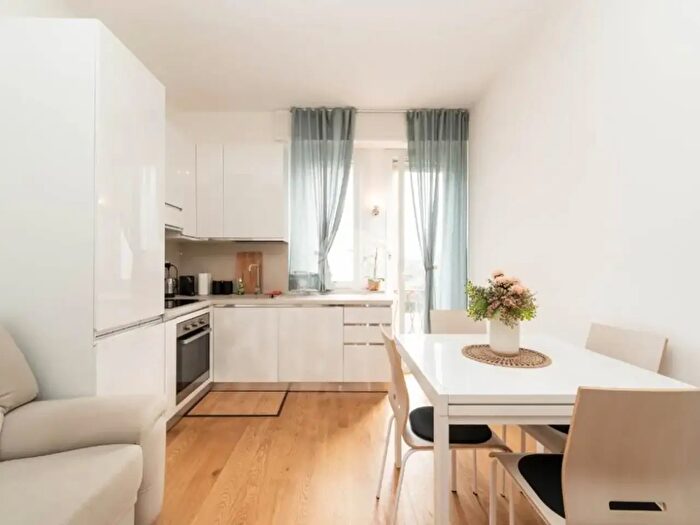 Appartamento trilocale in affitto in Via Giambellino, Milano