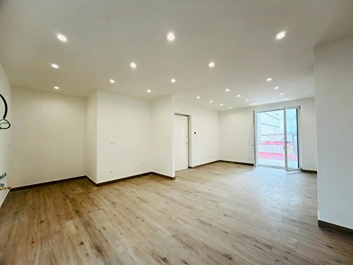 Appartamento quadrilocale in vendita in Via Aspromonte, Napoli