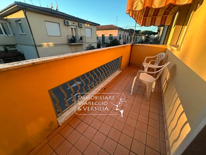 Casa con 10 locali in vendita in Via Oberdan, Viareggio