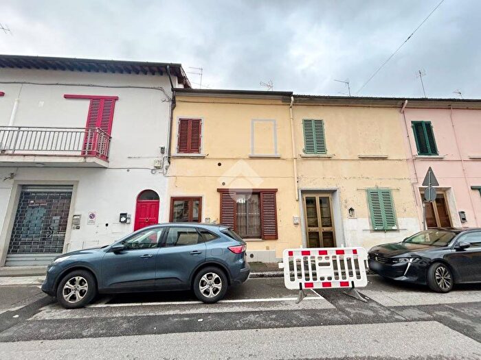 Casa trilocale in affitto in Via Francesco Ferrucci, Mezzana, Prato