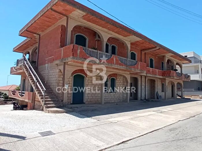 Casa con 6 locali in vendita in Via Sorda Sampieri, Modica