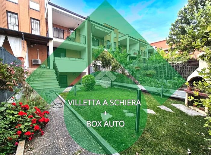 Casa con 6 locali in vendita in Via Giuseppe La Torre, Foggia