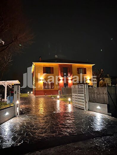 Casa con 7 locali in vendita in Via Ciottitrentadue Castenaso, Castenaso