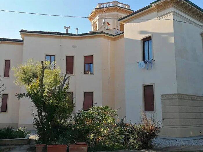 Casa con 6 locali in vendita in Livorno