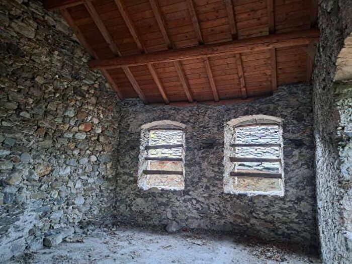 Casa trilocale in vendita in Via Giuseppe Mazzini, Livo