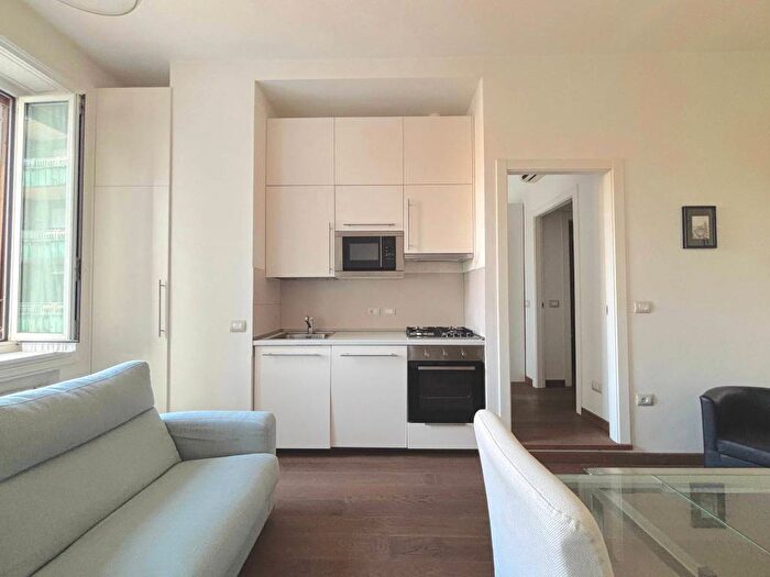 Appartamento bilocale in affitto in Via della Moscova, Moscova, Milano