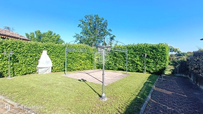 Casa con 9 locali in vendita in Via Marello, San Martino Alfieri