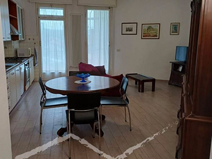Appartamento trilocale in affitto in Viale dei Mille, Campo di Marte, Firenze