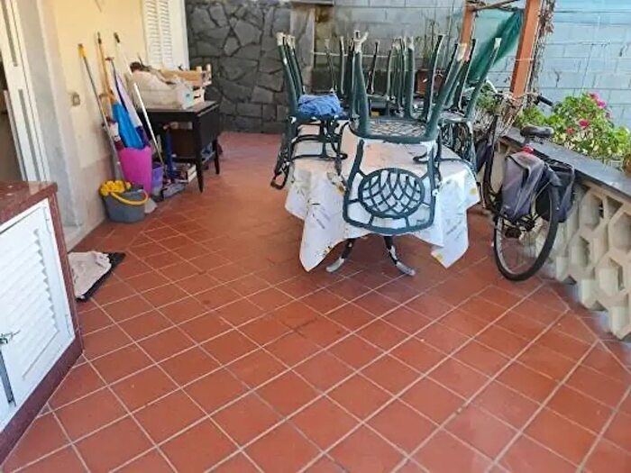 Casa monolocale in vendita in Carrara