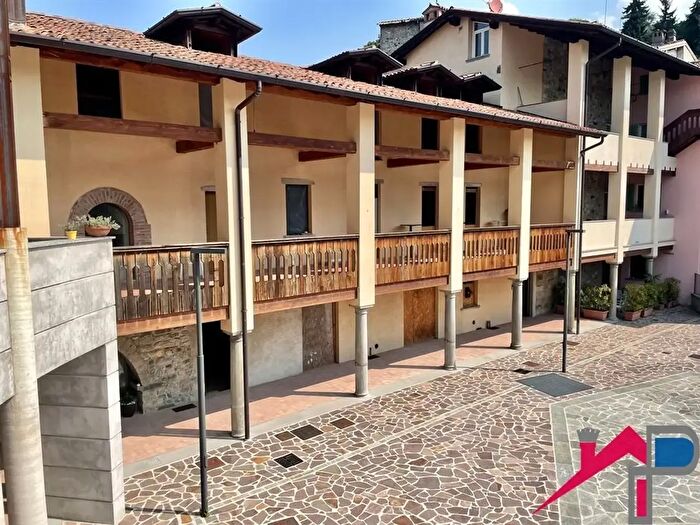 Appartamento trilocale in vendita in Caprino Bergamasco