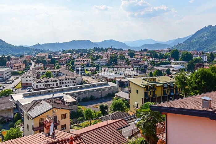 Appartamento bilocale in vendita in Via Belvedere, Lipomo