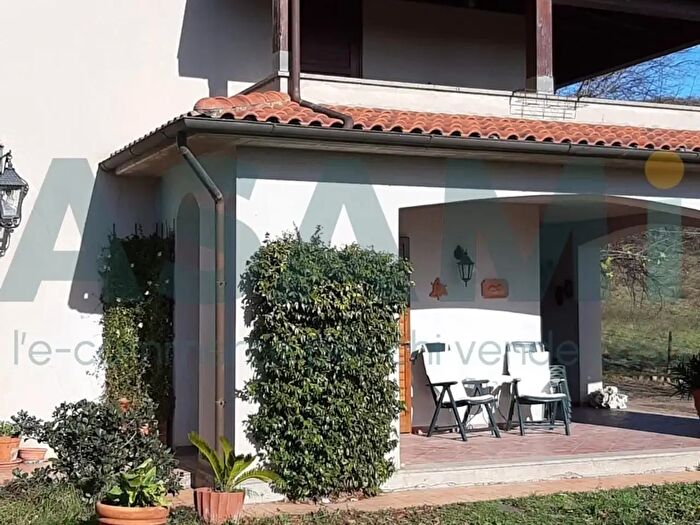 Casa con 8 locali in vendita in Località Il Poderetto, Sorano