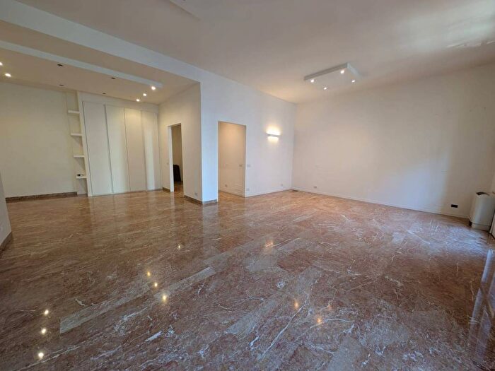 Appartamento con 5 locali in affitto in Piazza Luigi Vittorio Bertarelli, Carrobbio, Milano