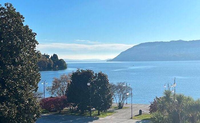 Appartamento trilocale in affitto in Pallanza Lago, Verbania