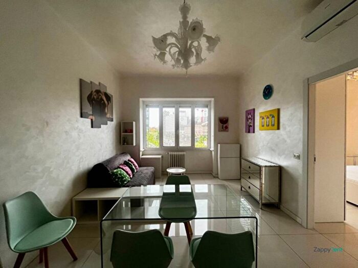 Appartamento bilocale in affitto in Via Galileo Galilei, Repubblica, Milano