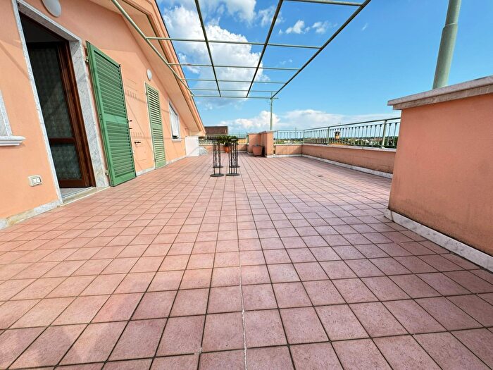 Appartamento con 5 locali in vendita in Massa