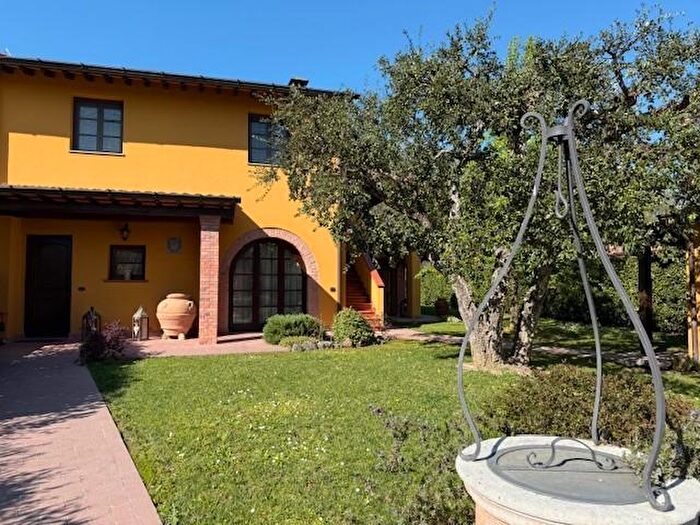 Casa con 6 locali in vendita in Fucecchio