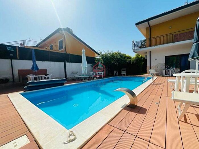 Casa quadrilocale in affitto in Via Eugenio Montale, Santa Maria La Stella, Aci SantAntonio