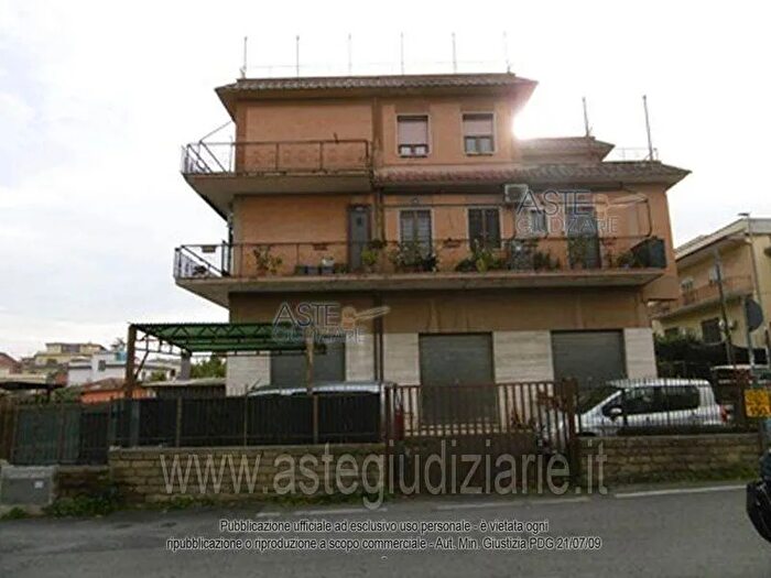 Appartamento bilocale in vendita in Via dellOsteria del Finocchio, Roma