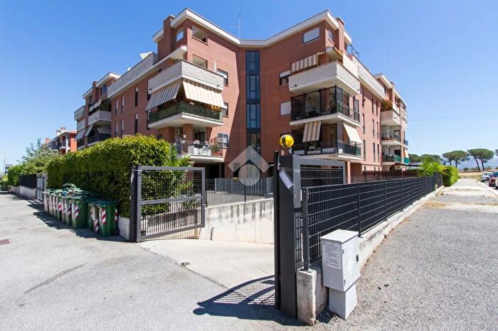 Appartamento trilocale in vendita in Via Fraine, Roma