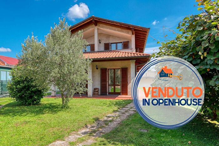 Casa quadrilocale in vendita in Via Matteotti, Carnago