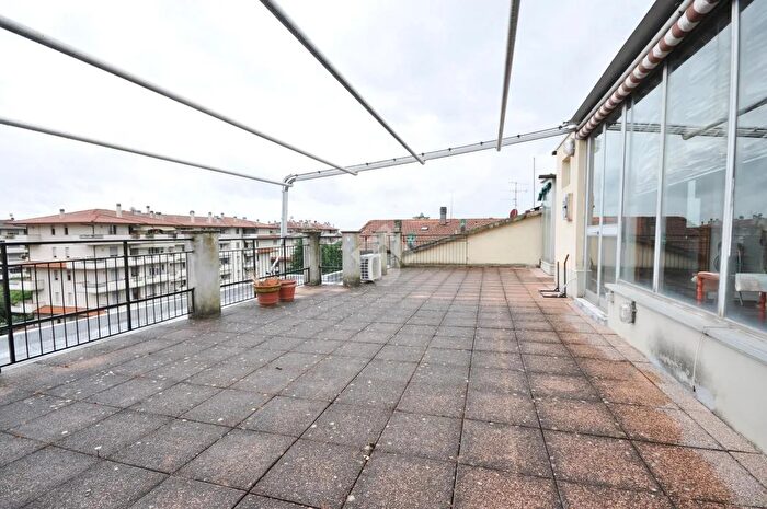 Appartamento con 6 locali in vendita in Via Sandro Botticelli, Prato