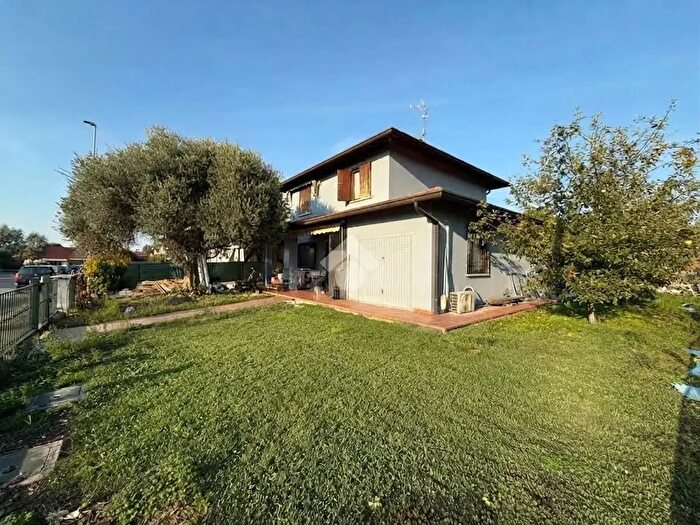 Casa quadrilocale in vendita in Via S Francesco, Dello