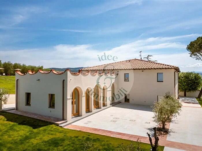 Appartamento con 5 locali in affitto in Lastra A Signa